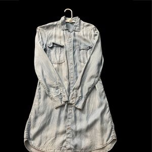 Light blue Jean fitted dress.